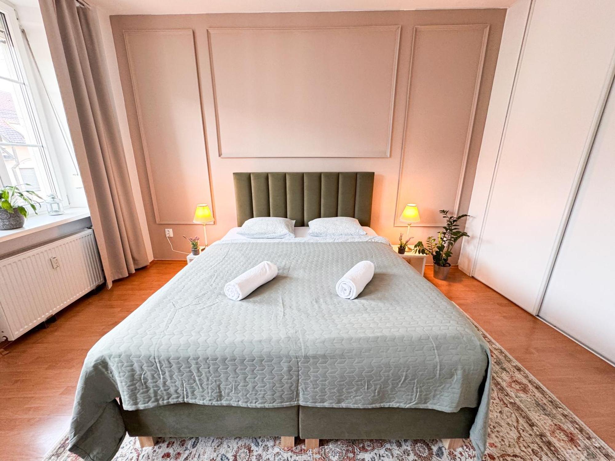 Gorgeous City Center Apartment In Bratislava With Free Parking Ngoại thất bức ảnh